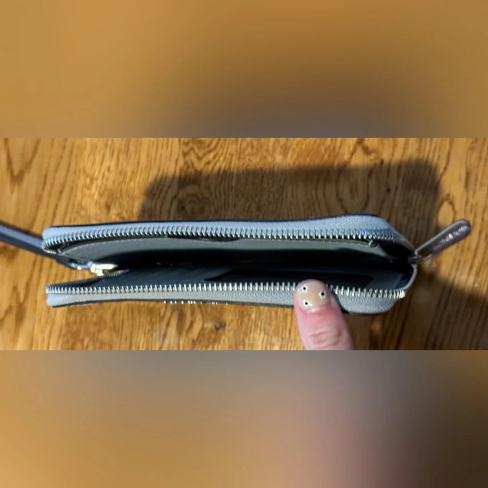 Michael Kors Jet Set Continental Wristlet Wallet - Picture 4 of 9